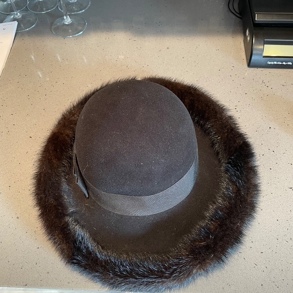 Vintage Mr. John Jr. wool hat with fur trim - Picture 3 of 9